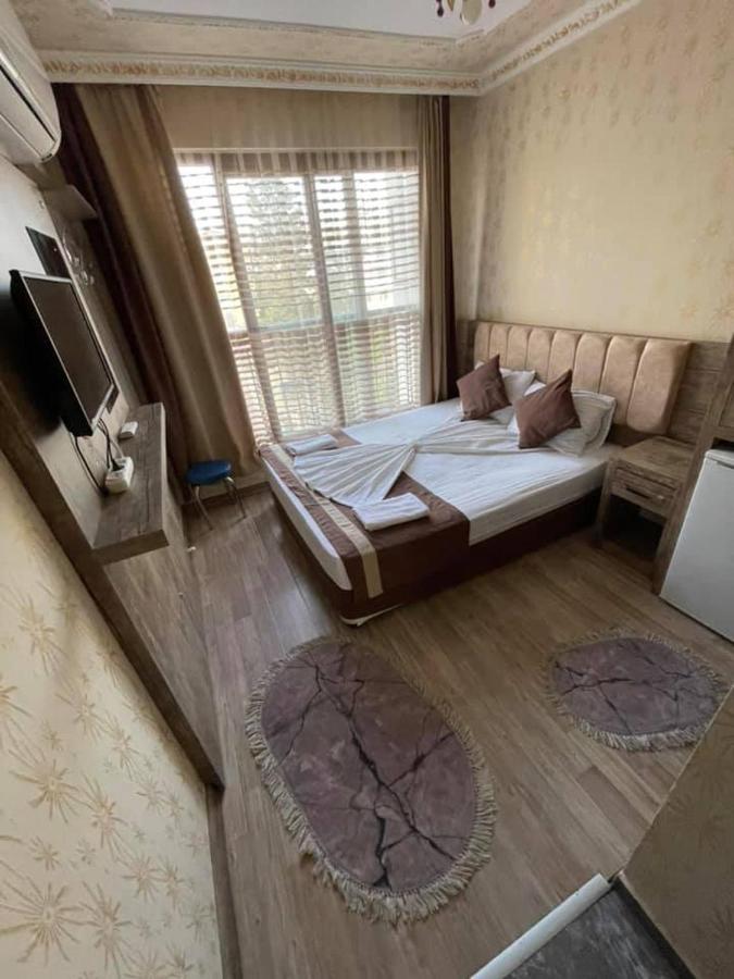 Oezguer Hotel Antalya Exterior photo